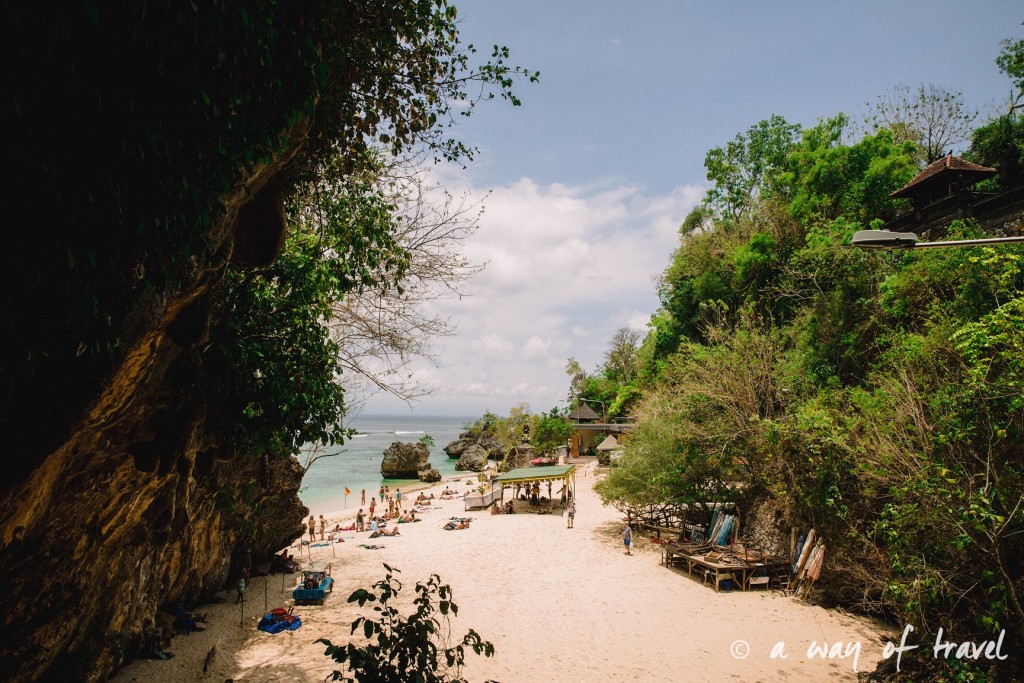 bali indonesie visiter uluwatu blue point padang padang beach surf surfeur 1