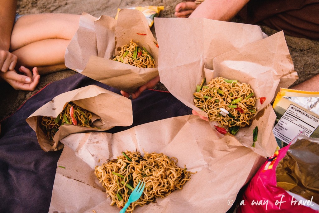 mie goreng bali indonesie visiter luta coucher soleil 20