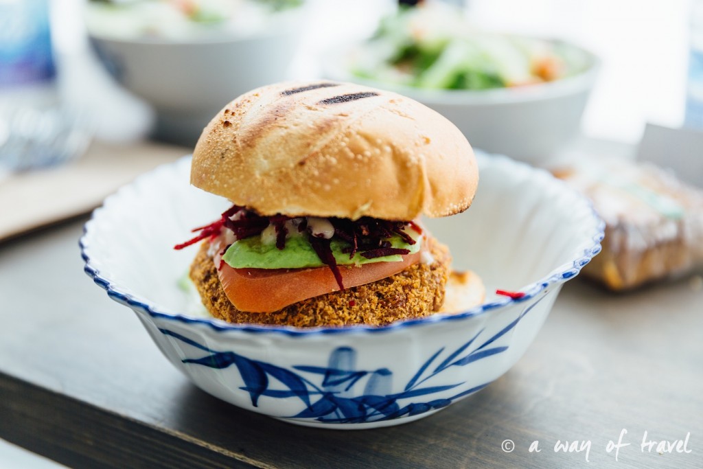 vertu resto vegetarien burger montreal vegetarian 4
